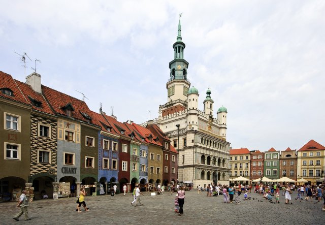 old_marketplace_and_city_hall_in_pozna - copy